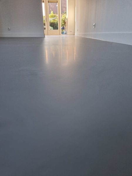 Naadloze vloer in een interieur